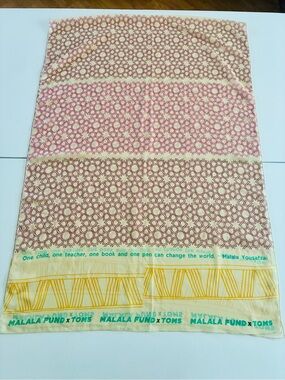 Toms Collab w/ Malala Yousafzai Islamic Art Print Scarf Hijab 💯Polyester EUC